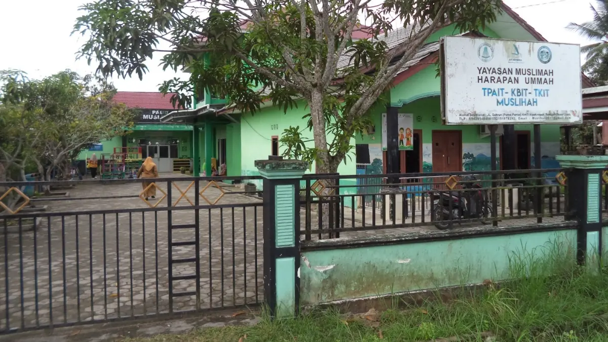 PENITIPAN ANAK: Anak - anak yang dititipkan di TPA Muslimah yang berada di PAUD IT Muslihah di Jalan Sahrun, Kelurahan Nipah Nipah, PPU. (AHMAD MAKI/KP)