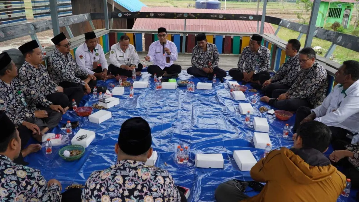 RAPAT: IPARI PPU saat menggelar rapat koordinasi rutin di Objek Wisata Sawah, Gunung Mulia, Kecamatan Babulu.(ist/kp)