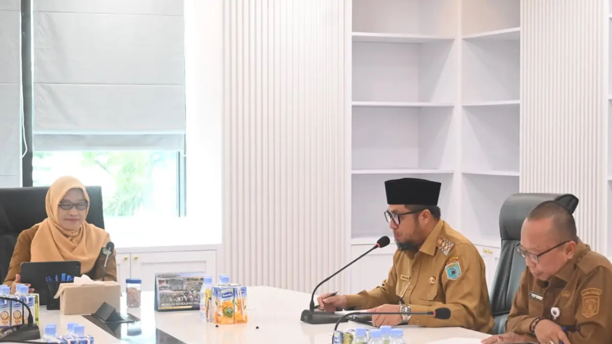 SINERGI: Kunjungan kerja Ikhwan Antasari ke Pemprov Kaltim, yang diterima Sekprov Sri Wahyuni. 