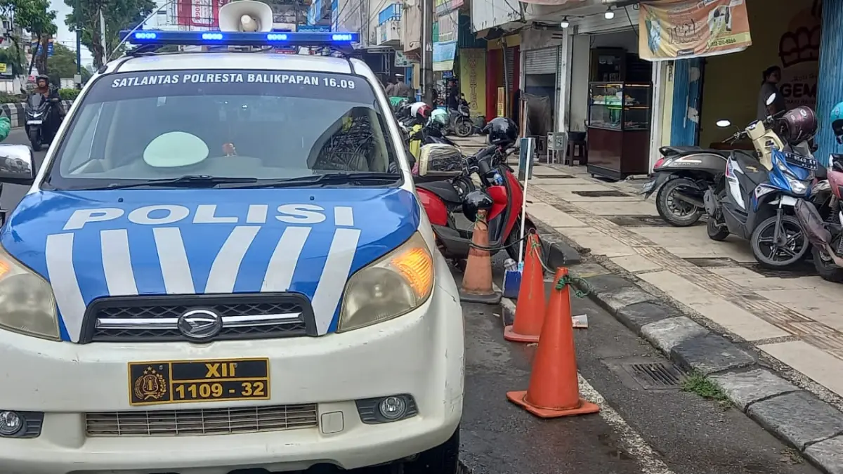TEGAS: Sanksi penindakan tilang eletronik dilakukan Satlantas Polresta Balikpapan yang parkir liar kawasan Jalan Jenderal Sudirman, Balikpapan Plaza.