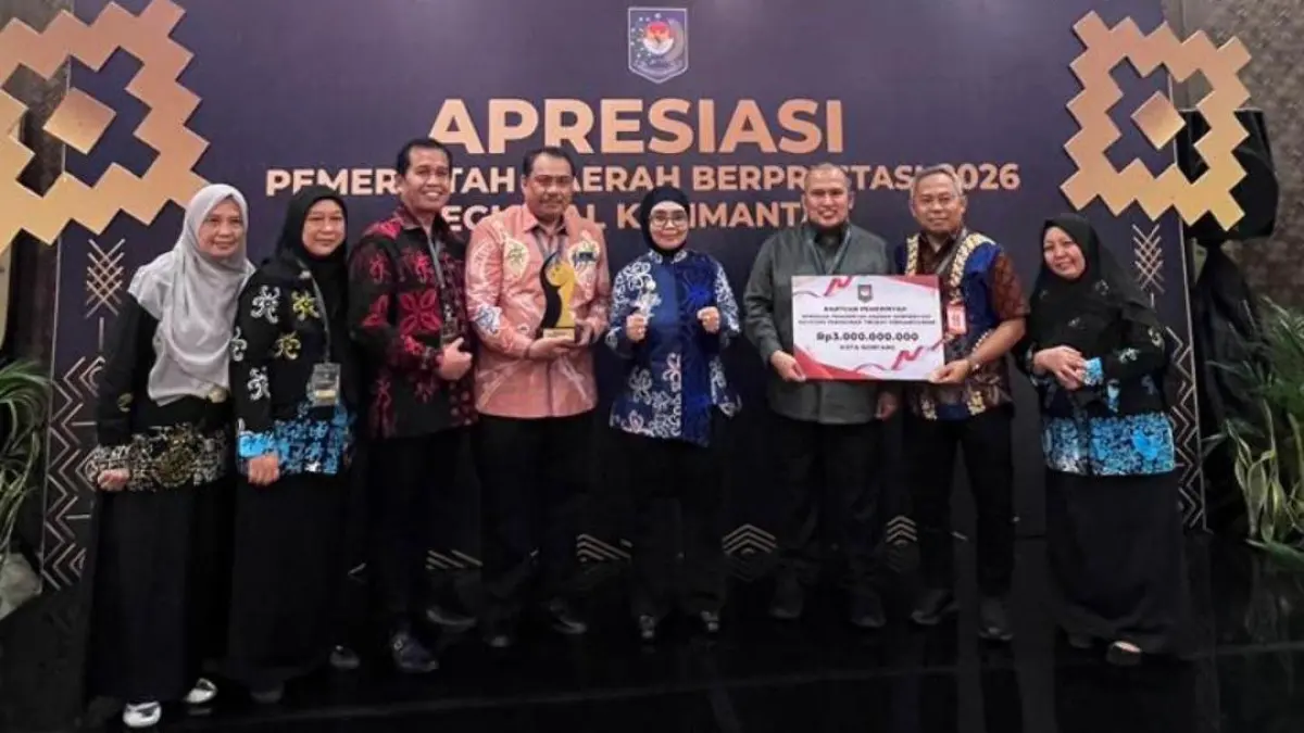 TERIMA APRESIASI: Wali Kota Bontang Neni Moerniaeni mendapatkan bonus terkait upaya penanganan angka pengangguran oleh pemerintah pusat. ADIEL KUNDHARA/KP