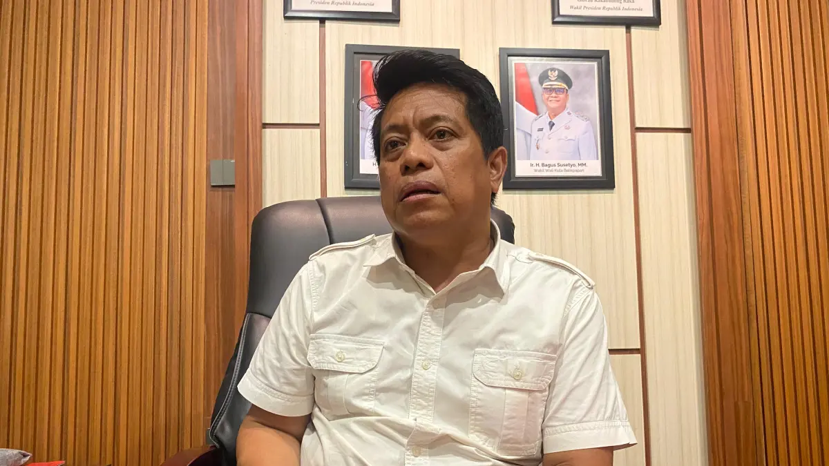 Kepala Disdikbud Balikpapan, Irfan Taufik, saat memberikan keterangan terkait strategi pemenuhan tenaga pengajar melalui skema PJLP.