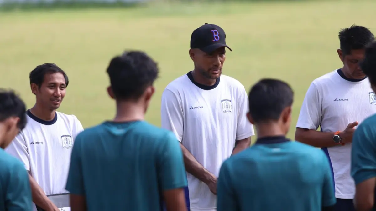 KERAHKAN ALL OUT : Pelatih Persiba Balikpapan Leonard Tupamahu minta pemain kerahkan kekuatan.