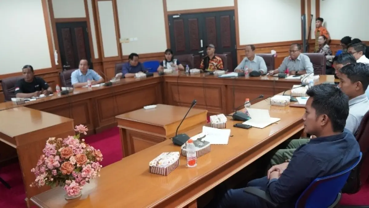 PENATAAN: Rapat evaluasi izin usaha berbasis risiko, di ruang rapat Sekda Kubar, Jumat (8/5). 