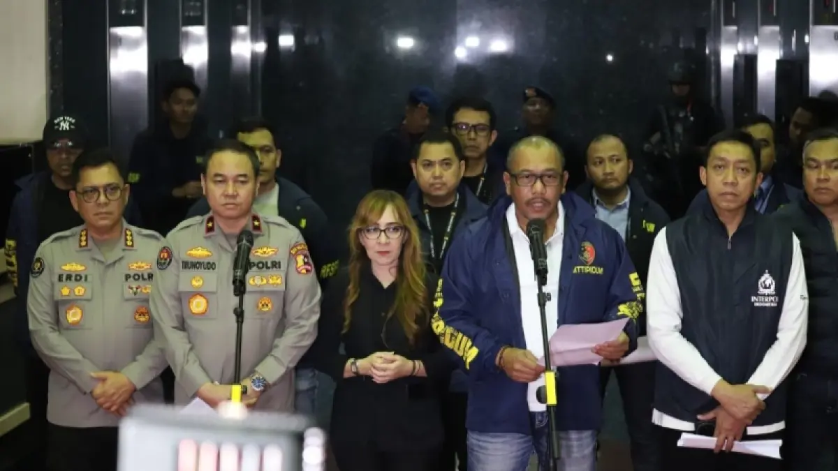 Bareskrim Polri memberikan keterangan pers usai pengungkapan kasus judi online internasional di Hayam Wuruk Plaza Tower, Jakarta Barat, Sabtu (9/5/2026). (Foto ist)