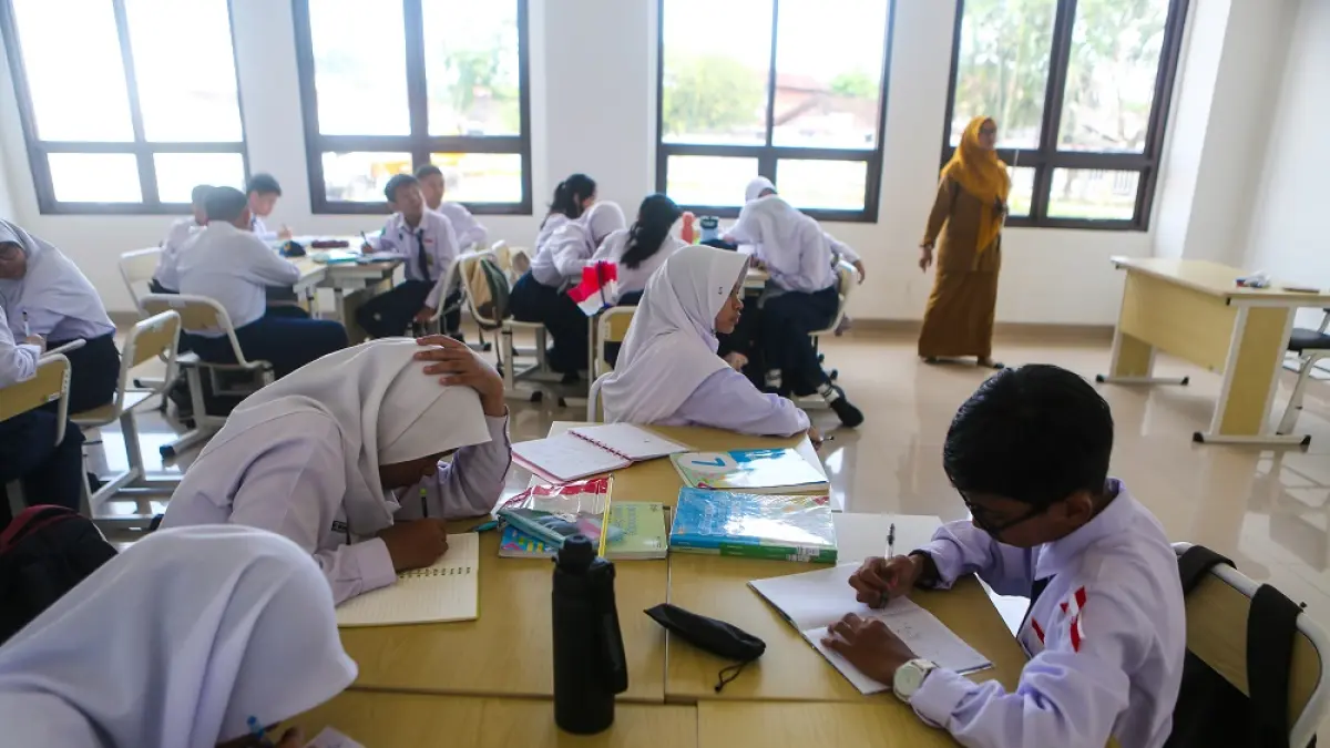 GURU PENGGANTI: Pemprov Kaltim menganggarkan Rp50 ribu per jam melalui dana Bantuan Operasional Sekolah (BOS) untuk guru pengganti. ILUSTRASI/KP
