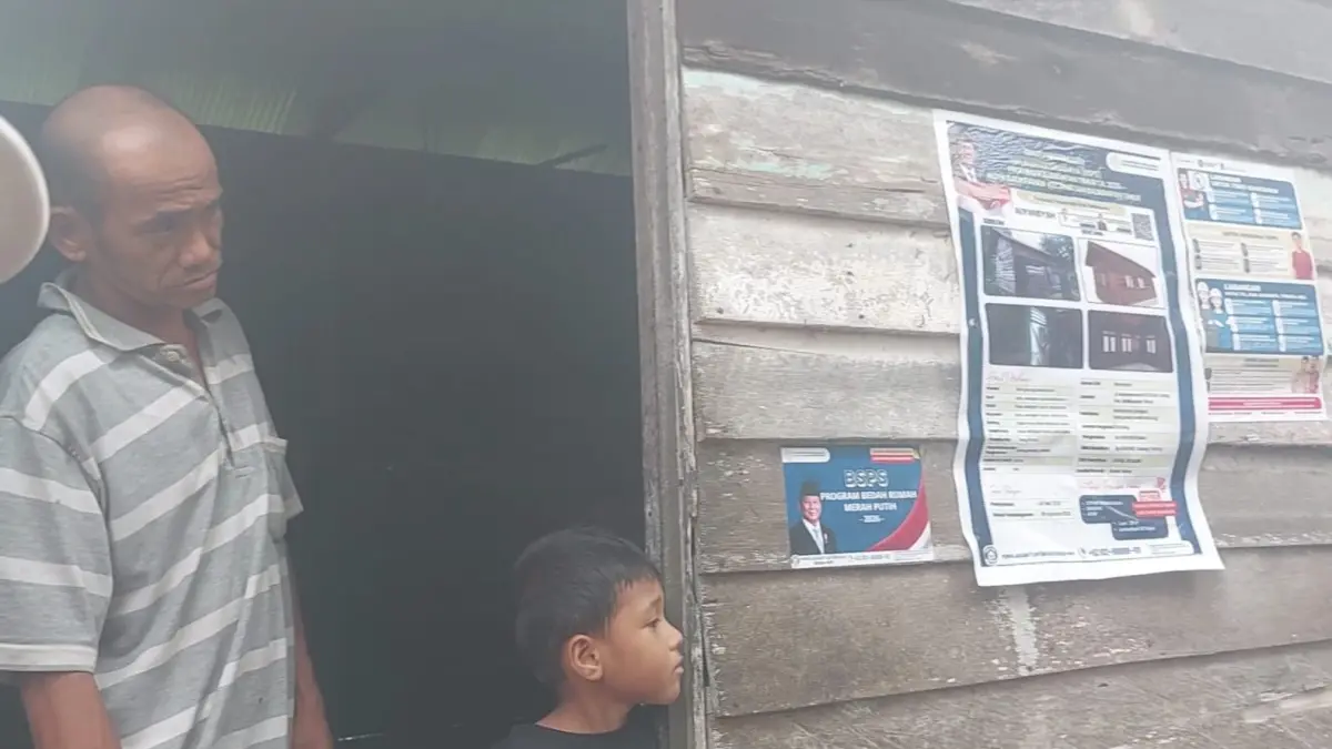 Warga Kelurahan Teritip, penerima bantuan bedah rumah dari program BSPS oleh Kementerian PKP. Pemkot Balikpapan juga mengalokasikan anggaran bantuan untuk 100 unit RTLH. (DINA ANGELINA/KP)

&nbsp;