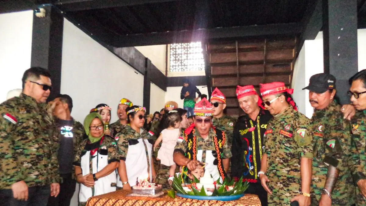 KAWAL IKN: Seremonial HUT Ke-26 LPADKT di Pujasera Lamin, Pantai Manggar Segara Sari, Minggu (10/5).