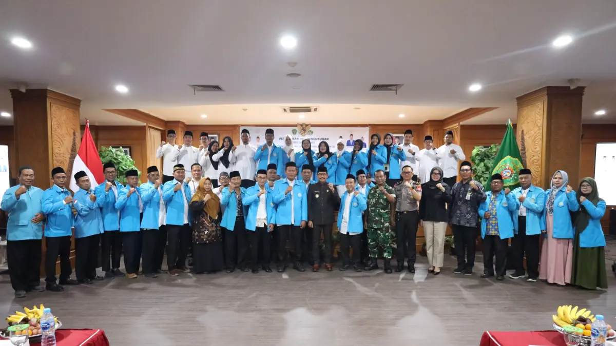 Para pengurus abadikan momen setelah Pelantikan Pengurus Daerah BKPAKSI PPU 2026–2031.