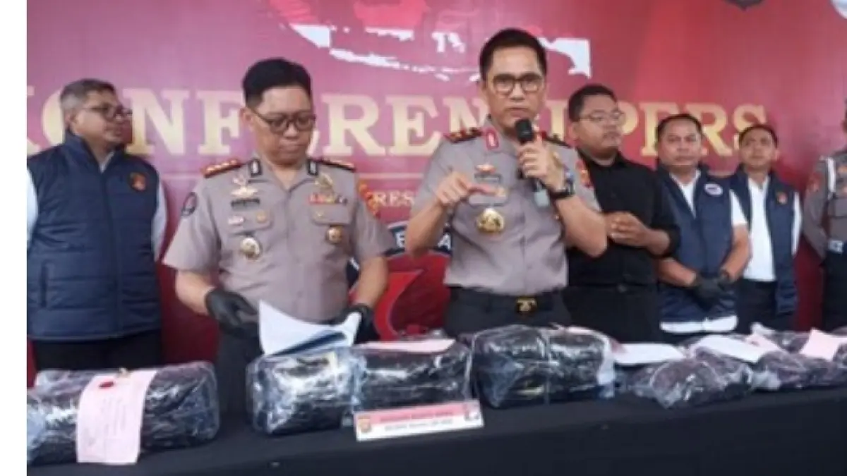 Polda Jambi menunjukkan barang bukti sabu, ekstasi, dan vape etomidate hasil pengungkapan jaringan peredaran narkoba lintas provinsi rute Pekanbaru–Palembang. (Foto Polda Jambi)