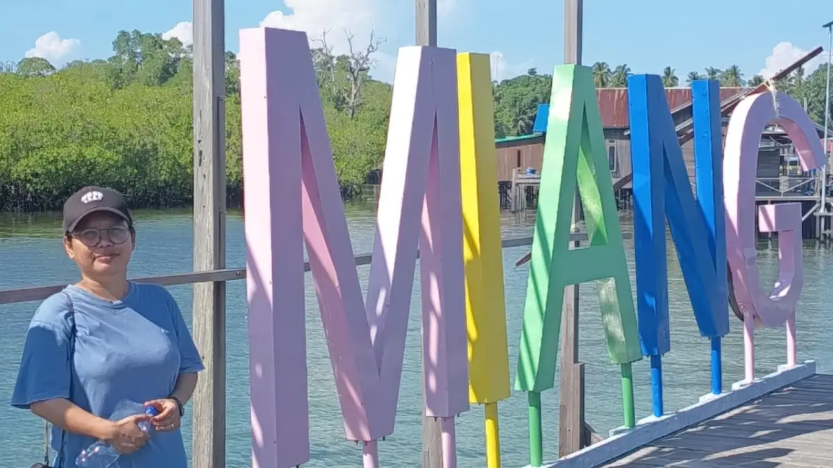 Sapina, perempuan asal Pulau Miang, Kecamatan Sangkulirang, Kutai Timur, yang aktif menyuarakan isu lingkungan pesisir dan kondisi laut di wilayahnya. (IST)