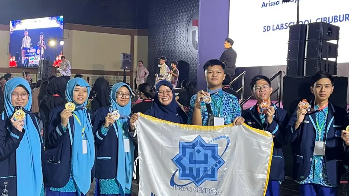 Siswa-siswi MAN IC Kabupaten Paser kembali mengharumkan nama Kalimantan Timur usai meraih berbagai penghargaan nasional pada ajang KOSSMI 2026 di Bandung.