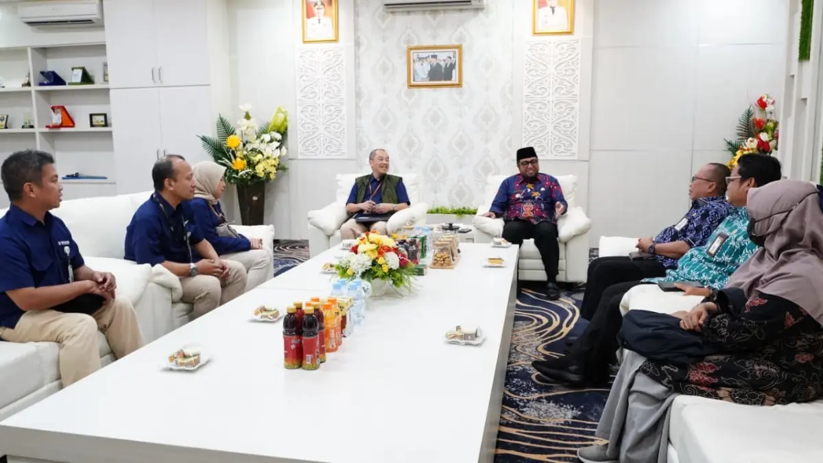 Wakil Bupati Paser Ikhwan Antasari menerima kunjungan manajemen BPJS Kesehatan Kedeputian Wilayah VII dalam pembahasan penguatan layanan kesehatan di Kabupaten Paser, Kamis (7/5/2026). 