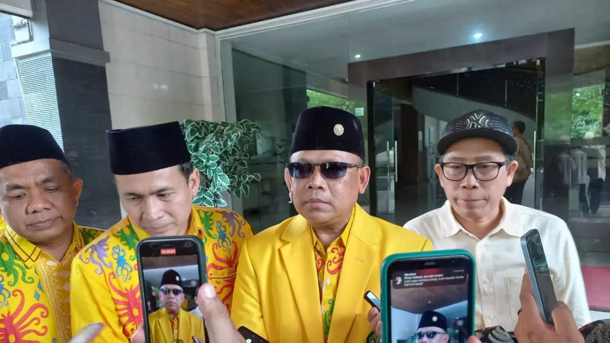 Abdunnur (kacamata hitam) menegaskan komitmennya untuk memperkuat posisi Unmul di kancah global melalui akselerasi akreditasi internasional prodi. (EKO/KALTIM POST)