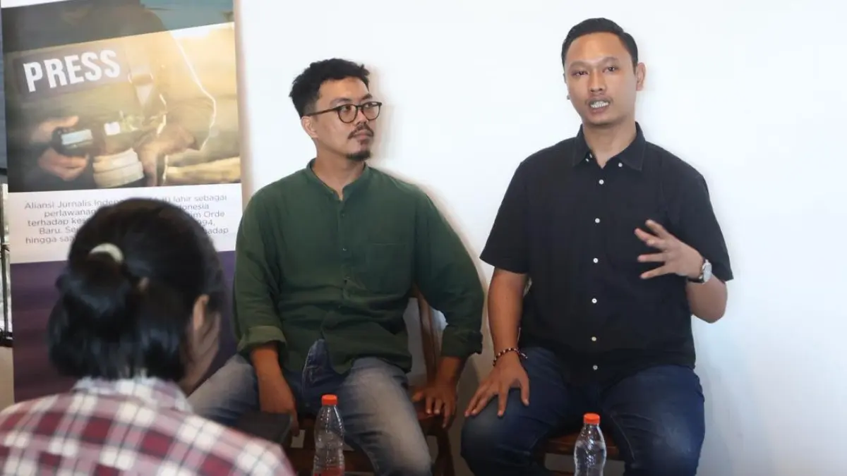 Direktur LBH Sentra Juang Mangara Tua Silaban hadir mengisi materi diskusi publik peringatan World Press Freedom Day, Selasa (12/5). (FOTO ANGGI PRADITHA/KP)