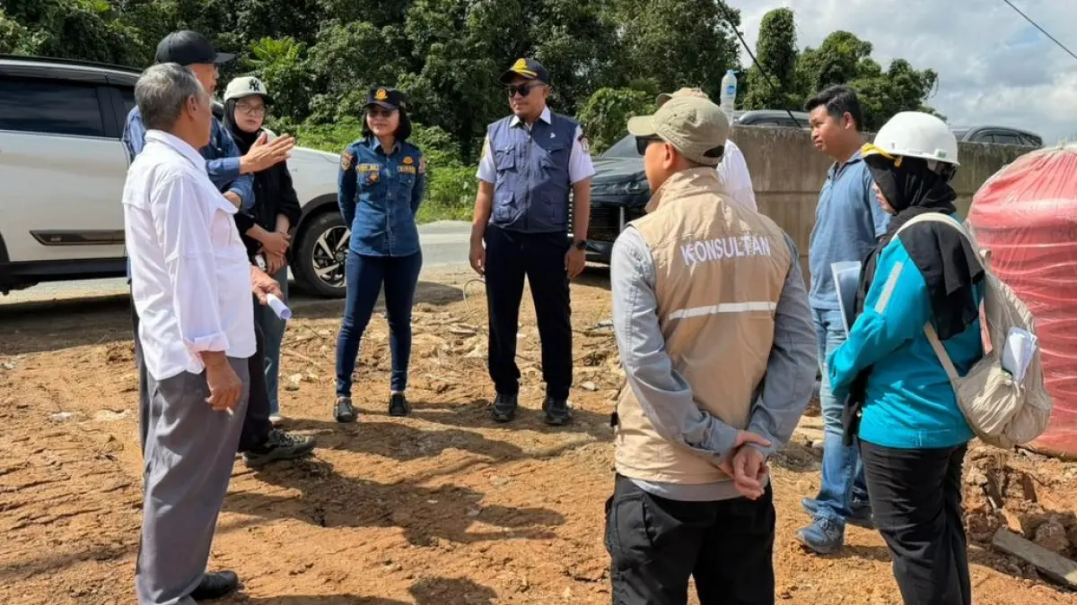 MC0 land clearing yang dilakukan Dishub Balikpapan bersama instansi terkait untuk memulai pembangunan depo kontainer di Kilometer 13. (FOTO LUPUS/KP)