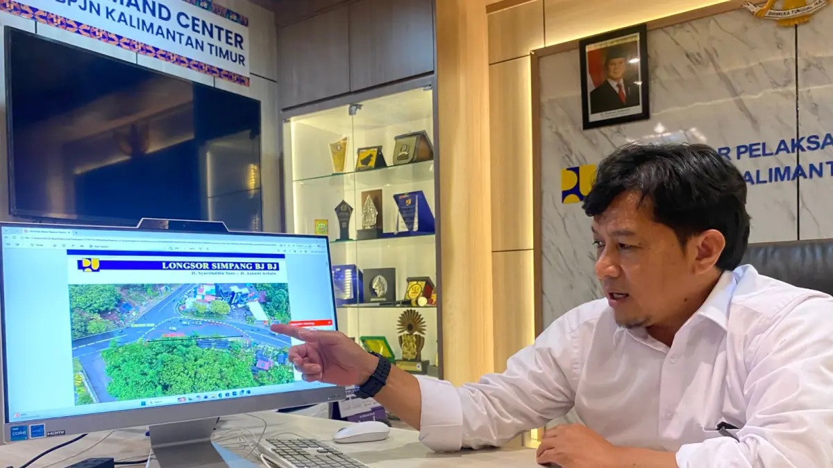 BEBER DATA: Kepala Balai Besar Pelaksanaan Jalan Nasional (BBPJN) Kaltim Yudi Hardiana saat ditemui Kamis (14/5).