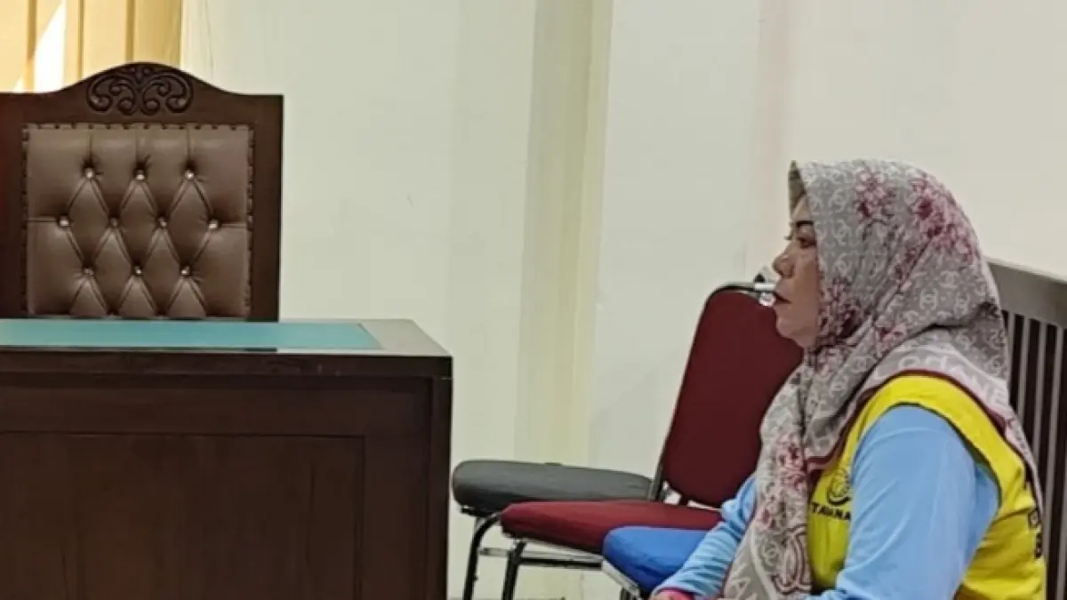 KASUS PEMBUNUHAN: Terdakwa menjalani sidang kasus pembunuhan di Pengadilan Negeri Balikpapan.