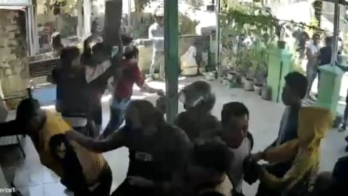 TERDETEKSI: Rekaman CCTV aksi pengeroyokan terhadap korban pencurian mangga di Kota Bontang menjadi salah satu bukti kepolisian mengamankan terduga pelaku.