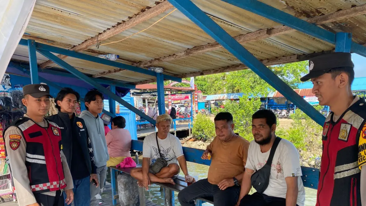 PATROLI: Petugas kepolisian saat melakukan patroli ke sejumlah titik rawan di PPU.(ist)