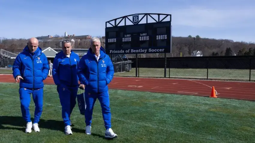 Ofisial Timnas Prancis saat meninjau lapangan Bentley University.