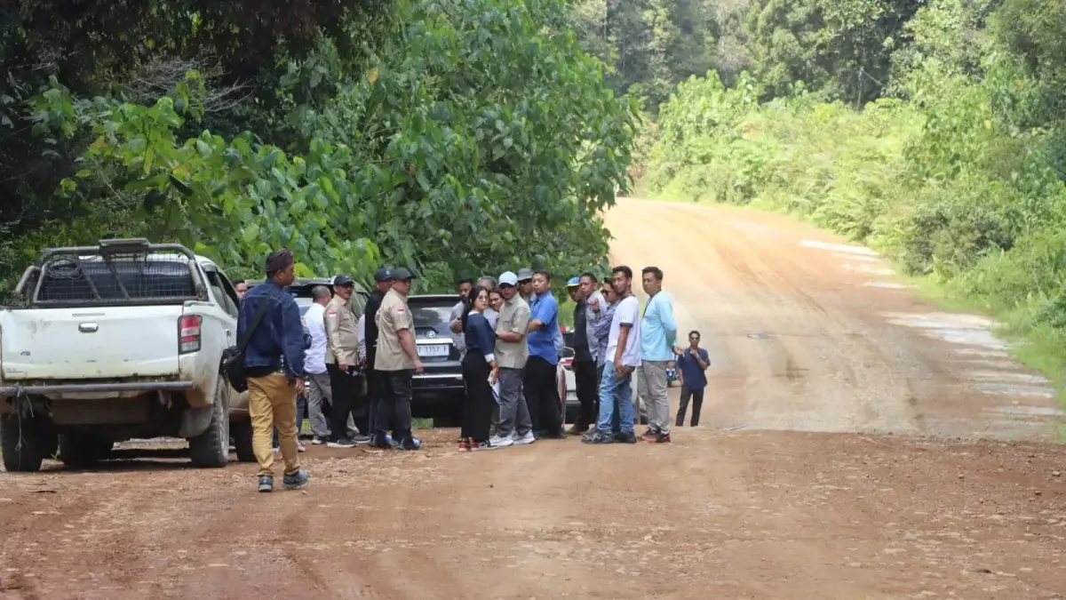 Jalan di ruas Tering–Ujoh Bilang, jalur penghubung Kabupaten Kutai Barat dan Mahakam Ulu dianggarkan Pemprov Kaltim hampir Rp 90 miliar untuk rekonstruksi jalan beton pada 2026. (DOK/PEMPROV KALTIM)