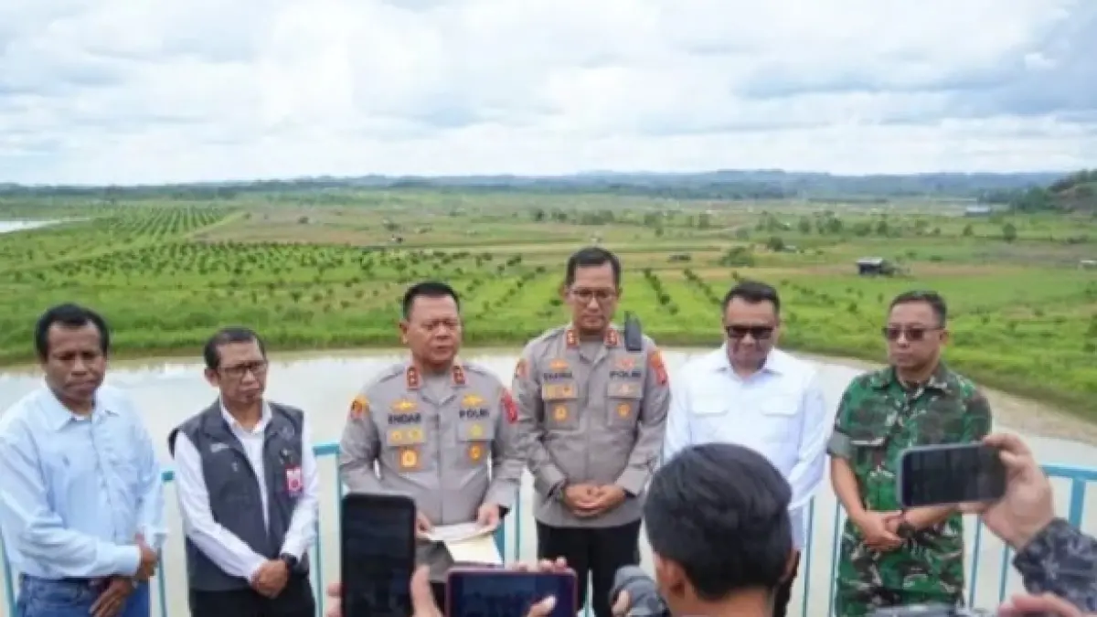 PANEN RAYA: Kapolda Kaltim Irjen Pol Endar Priantoro menghadiri panen raya di Desa Embalut, Tenggarong Seberang, Kutai Kartanegara.