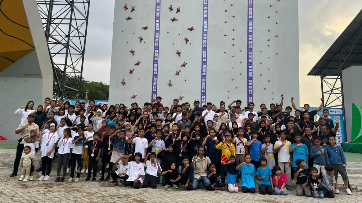 PENUTUPAN: Rangkaian Kejuaraan Provinsi (Kejurprov) Kelompok Umur Panjat Tebing Kaltim 2026 resmi ditutup di Venue Sport Climbing GOR Kadrie Oening, Samarinda, Sabtu (16/5). Kutim mempertahankan juara umum. (NASYA RAHAYA)
