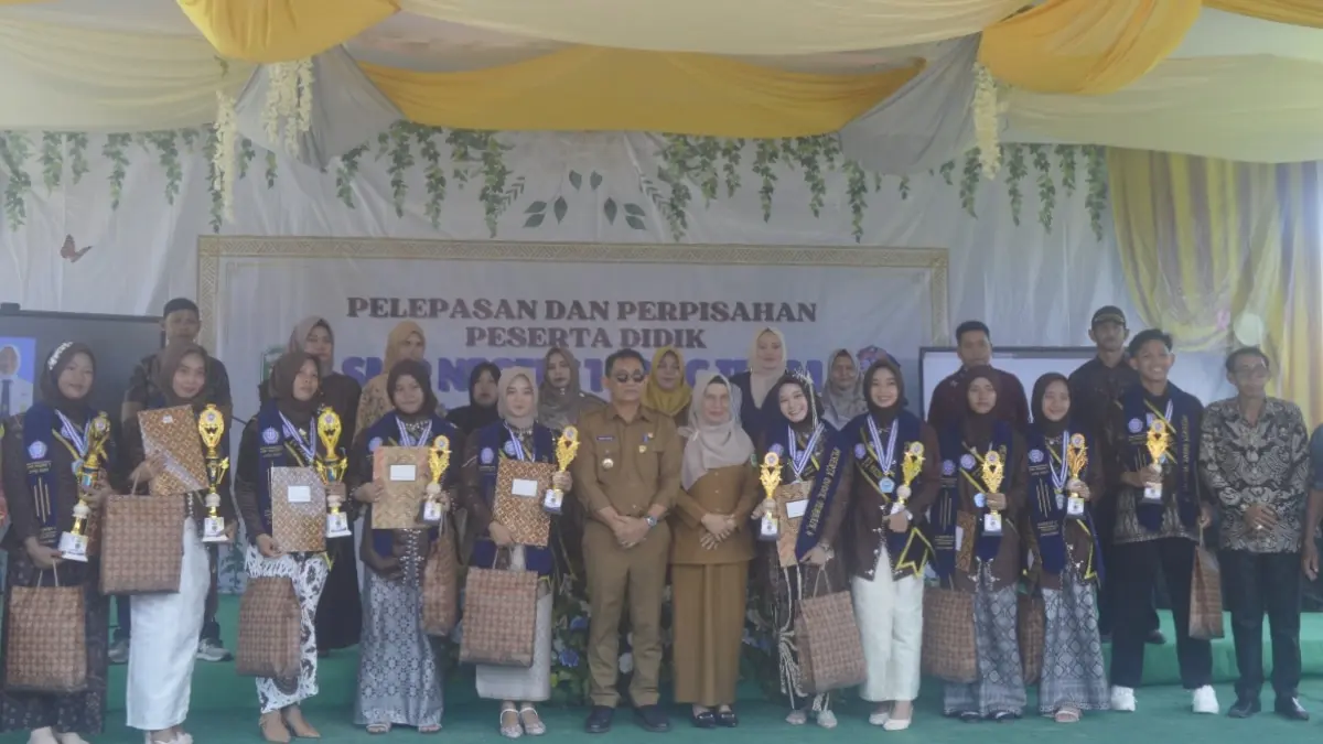 BABAK BARU: Suasana pelepasan siswa SMP Negeri 1 Long Iram. IST/KP