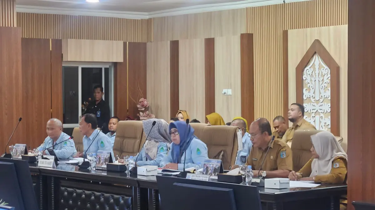 BEBER DATA: Manajemen Perumdam Tirta Kandilo Paser saat menjelaskan ke DPRD Paser tentang pelayanan, Senin (18/5/2026).&nbsp;