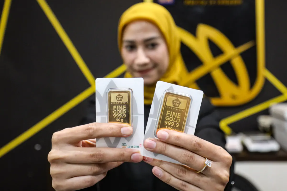 Emas jadi pilihan investasi.