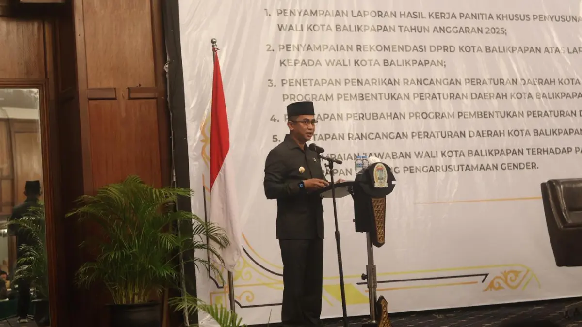 &nbsp;

SEPAKAT: Wali Kota Balikpapan Rahmad Mas’ud menerima rekomendasi Pansus LKPJ 2025 dari DPRD Balikpapan dalam rapat paripurna yang digelar pada Senin (18/5).