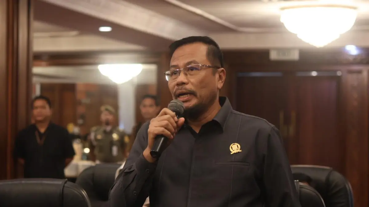 Suasana tegang saat interupsi dari Fraksi PKB, Hanura, dan Demokrat dalam Rapat Paripurna DPRD Balikpapan, Senin (18/5/2026). (ANGGI PRADITHA/KP)