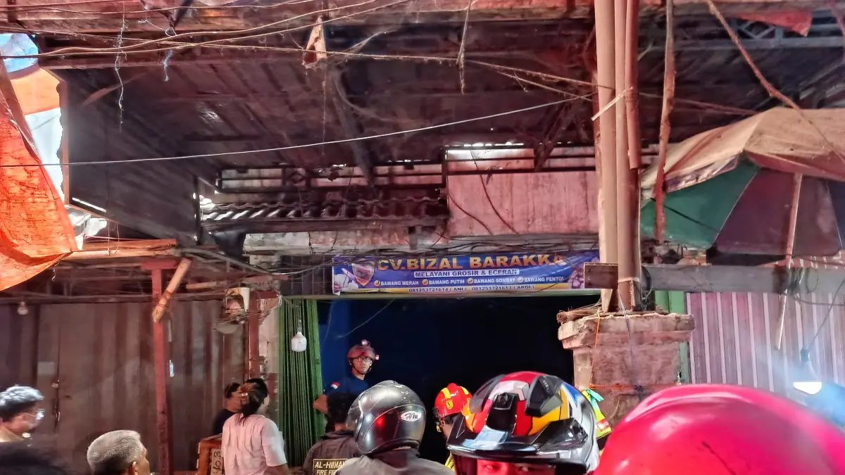 TERULANG LAGI: Kebakaran kembali terjadi di kawasan Pasar Segiri Samarinda, Senin (18/5).