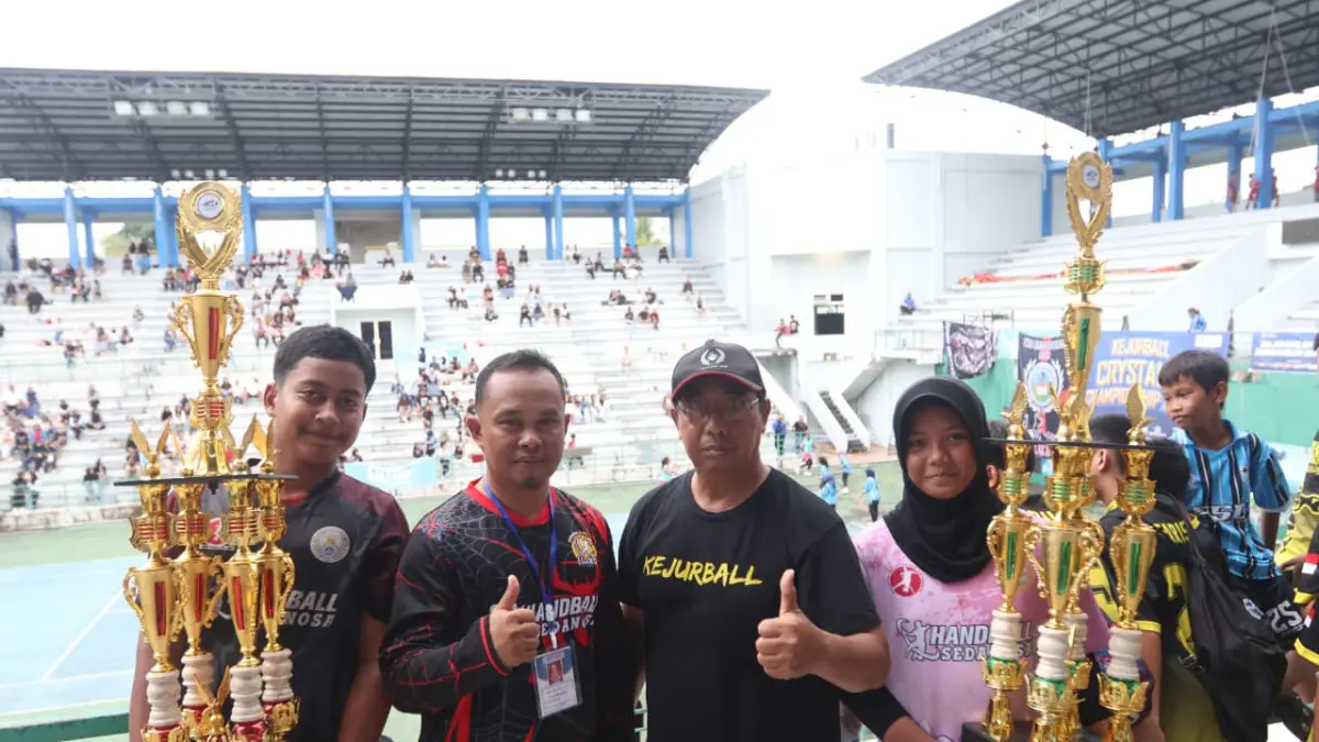 TUNTAS: Kejurball Crystalin Championhip 2026 sukses terlaksana di Balikpapan Tennis Stadium. (ANGGI PRADITHA/KP)