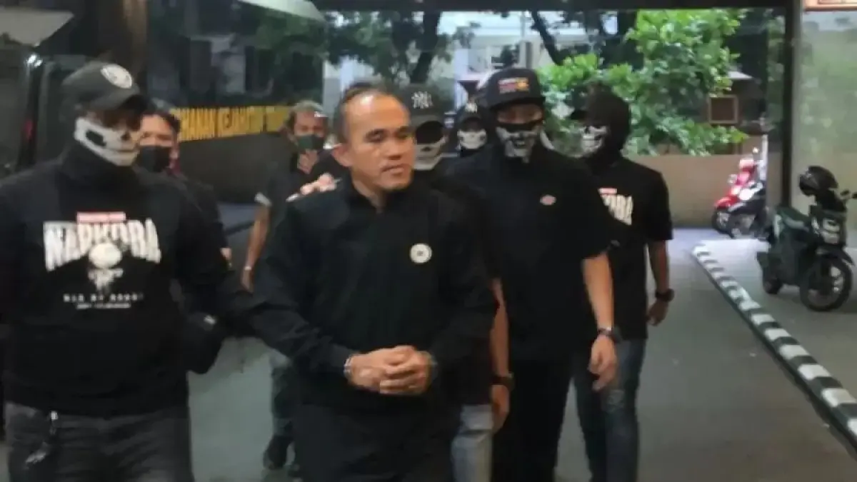 NARKOBA: AKP Deky diboyong dari Polda Kaltim, tiba di markas Ditipnarkoba Bareskrim Polri Jakarta.
