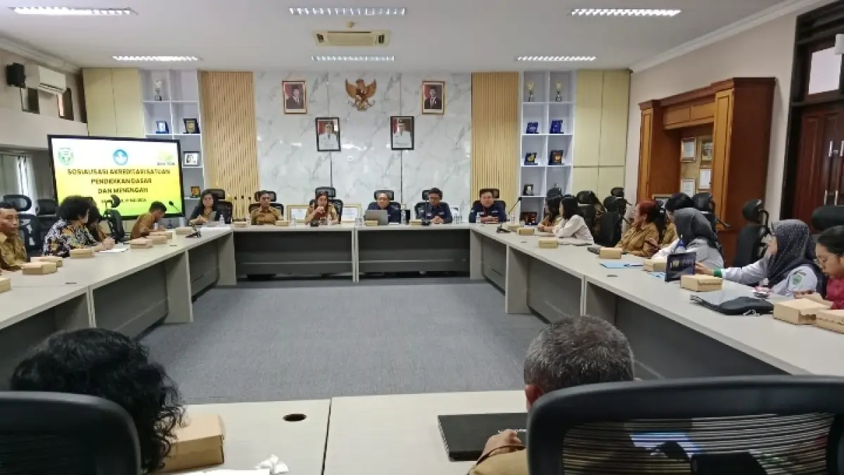 Rapat sosialisasi akreditasi satuan pendidikan dasar dan menengah di Ruang Rapat Kantor Disdikbud Kubar, Selasa (19/5/2026). Kegiatan ini menghadirkan BAN-PDM guna memastikan kesiapan total sekolah menghadapi penilaian tahun ini. (IST)
