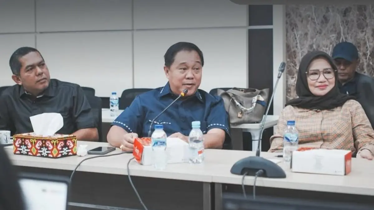 SERIUS: Suasana rapat Badan Pembentukan Peraturan Daerah (Bapemperda) DPRD Balikpapan di ruang rapat gabungan, Selasa (19/5).