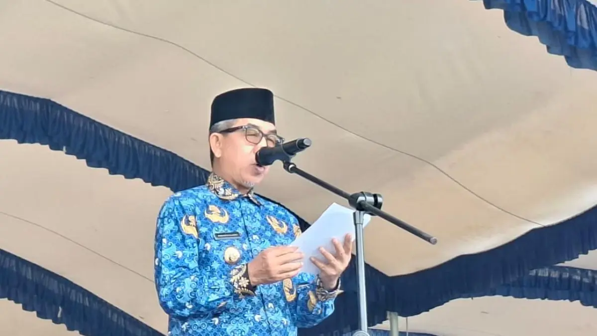 Bupati Kutai Timur, Ardiansyah Sulaiman memimpin upacara peringatan Hari Kebangkitan Nasional ke-118, Rabu (20/5). (IST)

&nbsp;