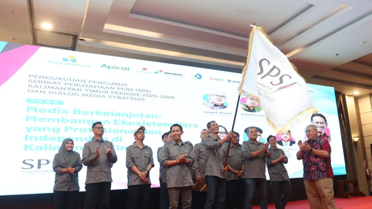 PENGURUS BARU: Jajaran pengurus Serikat Perusahaan Pers (SPS) Kalimantan Timur periode 2025-2029 resmi dikukuhkan di Ballroom Hotel Grand Tjokro Balikpapan, Rabu (20/5).