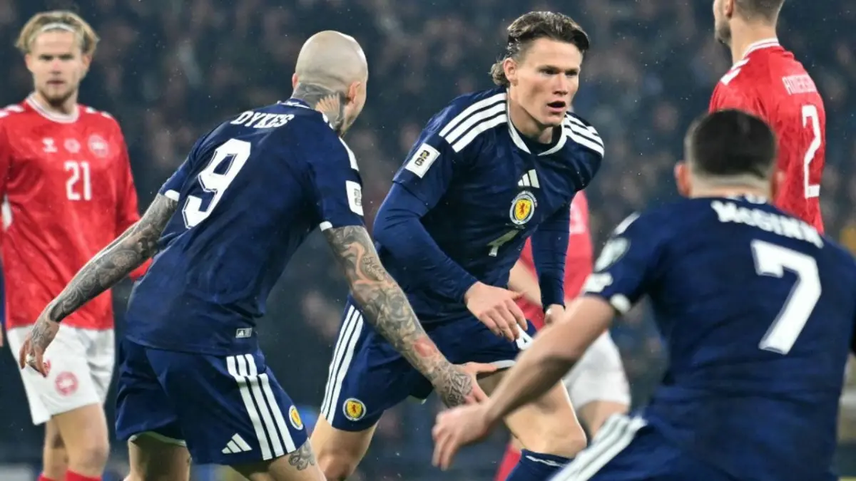 Scott McTominay merayakan gol untuk Timnas Skotlandia saat menghadapi Denmark pada laga Kualifikasi Piala Dunia 2026 zona Eropa di Hampden Park, Glasgow. (ANDY BUCHANAN/AFP)