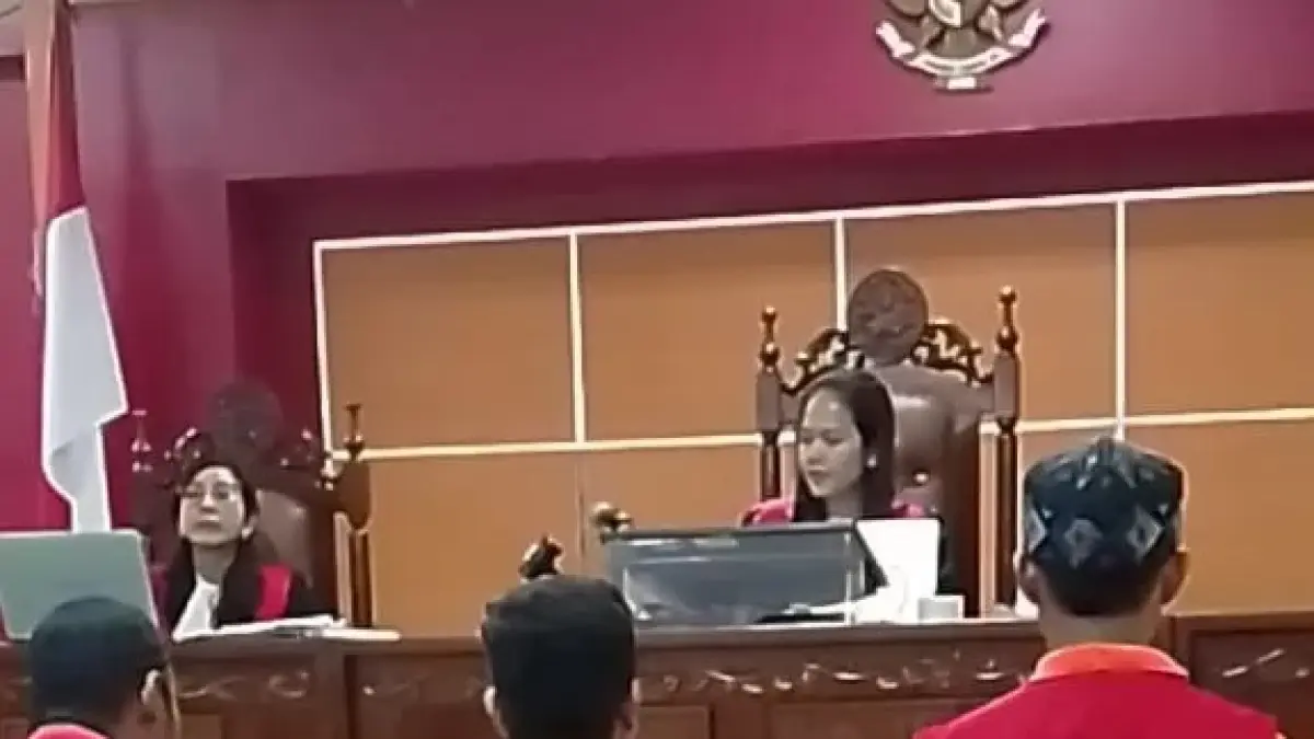 VONIS. Majelis hakim Pengadilan Negeri Balikpapan membacakan vonis hukuman pada tiga terdakwa perkara pengeroyokan hingga korban meninggal