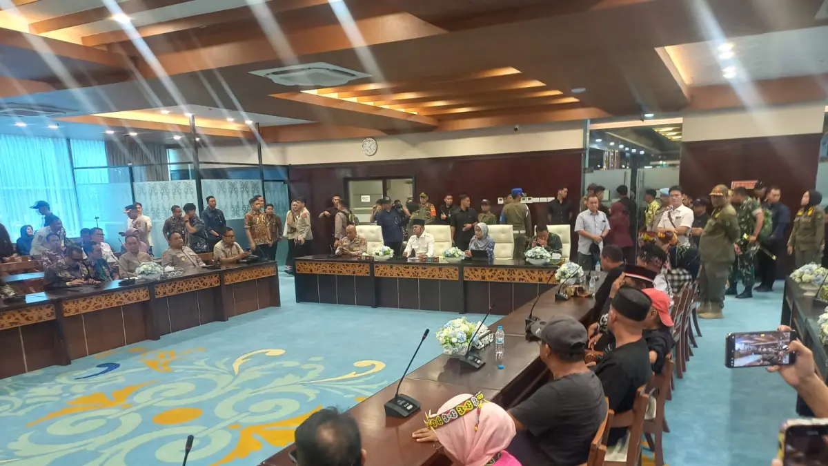 AKSI HAK ANGKET: Gubernur Kaltim Rudy Mas