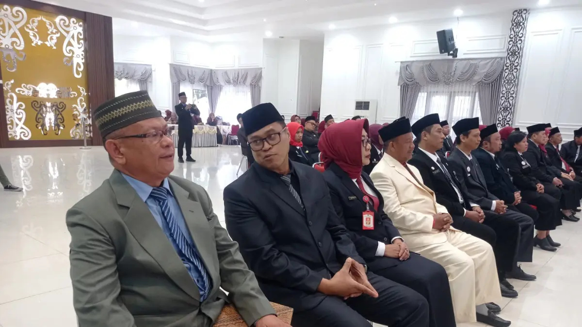 Empat pejabat eselon II Pemkot Bontang resmi menempati posisi baru usai pelantikan dan mutasi jabatan di Pendopo Rumah Jabatan Wali Kota Bontang. (ADIEL KUNDHARA/KALTIM POST)