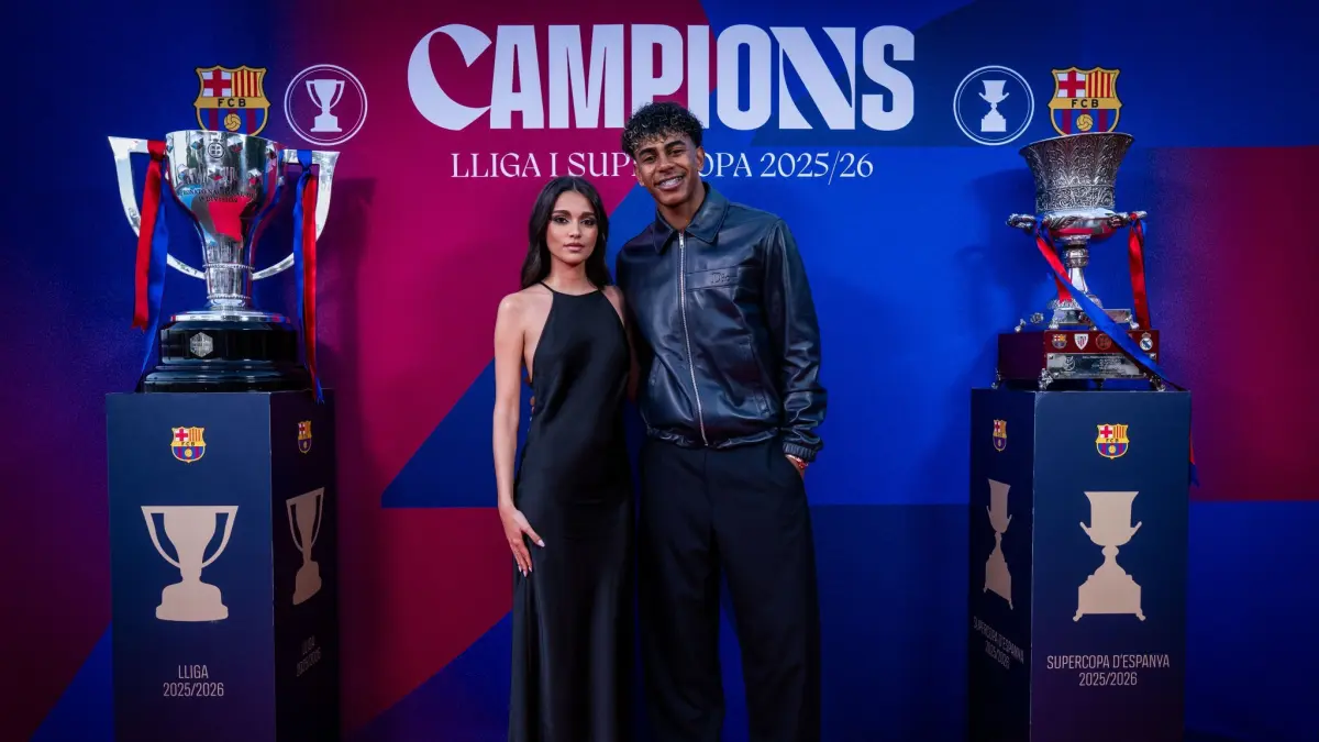 Lamine Yamal bersama Ines Garcia saat menghadiri acara makan malam penutup musim Barcelona di Casanovas Beach Club. (MARC GRAUPERA/MUNDO DEPORTIVO)
