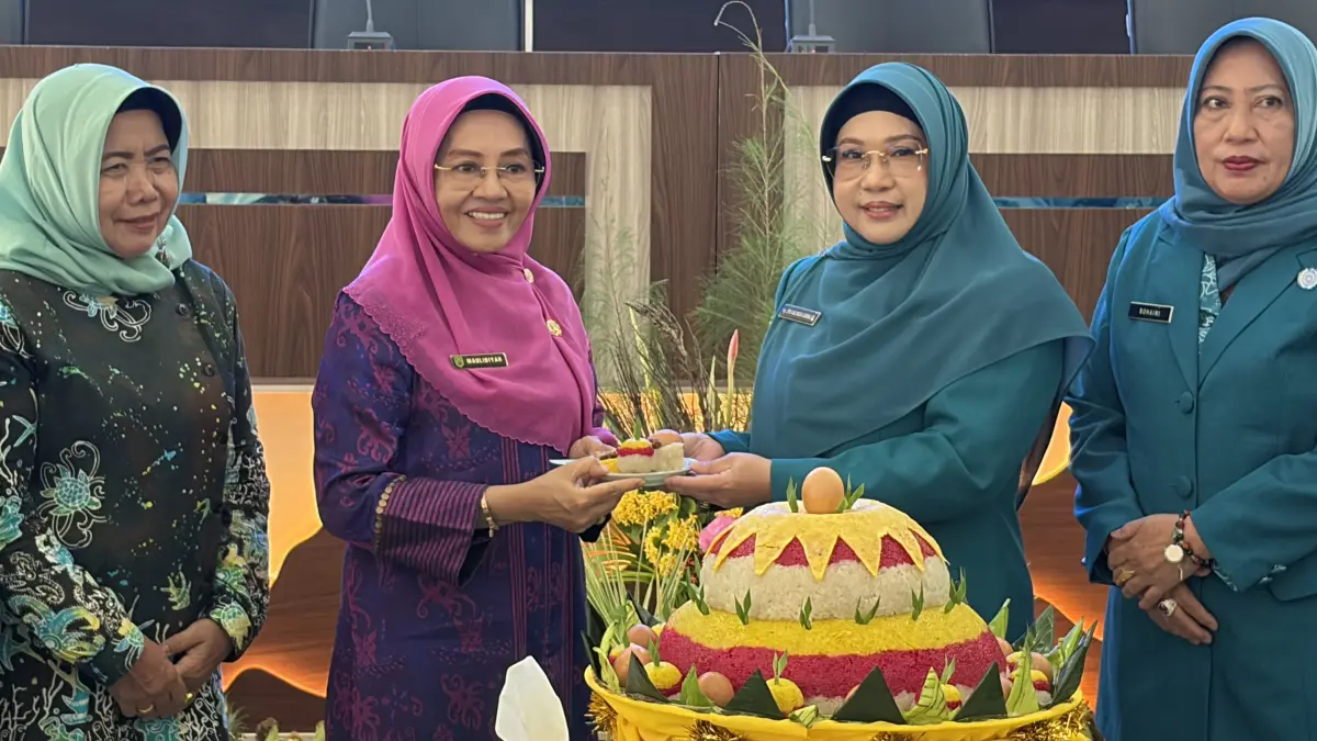Maulidiyah (dua kiri).