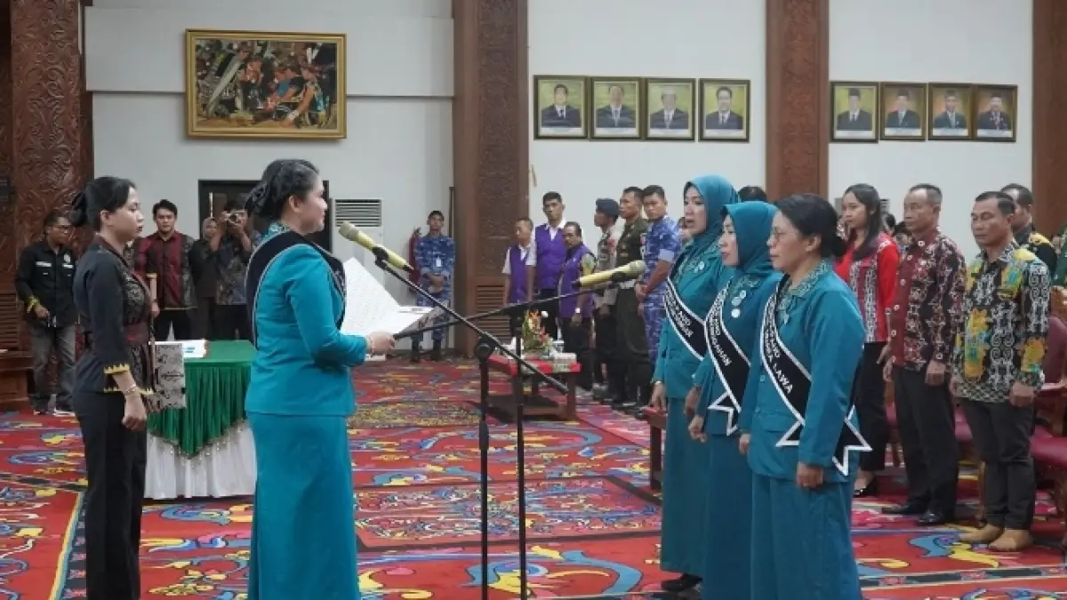 Pelantikan Ketua TP PKK Kubar dan Bunda PAUD serta Posyandu tiga kecamatan.