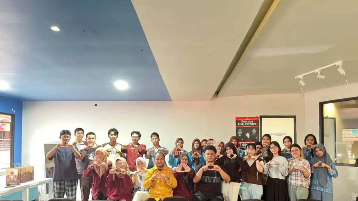 TAMBAH ILMU: Pelajar SMA dan SMK mengikuti workshop “The Next Level: Public Speaking with English Club Universitas Mulia” yang digelar UKM English Club Universitas Mulia.