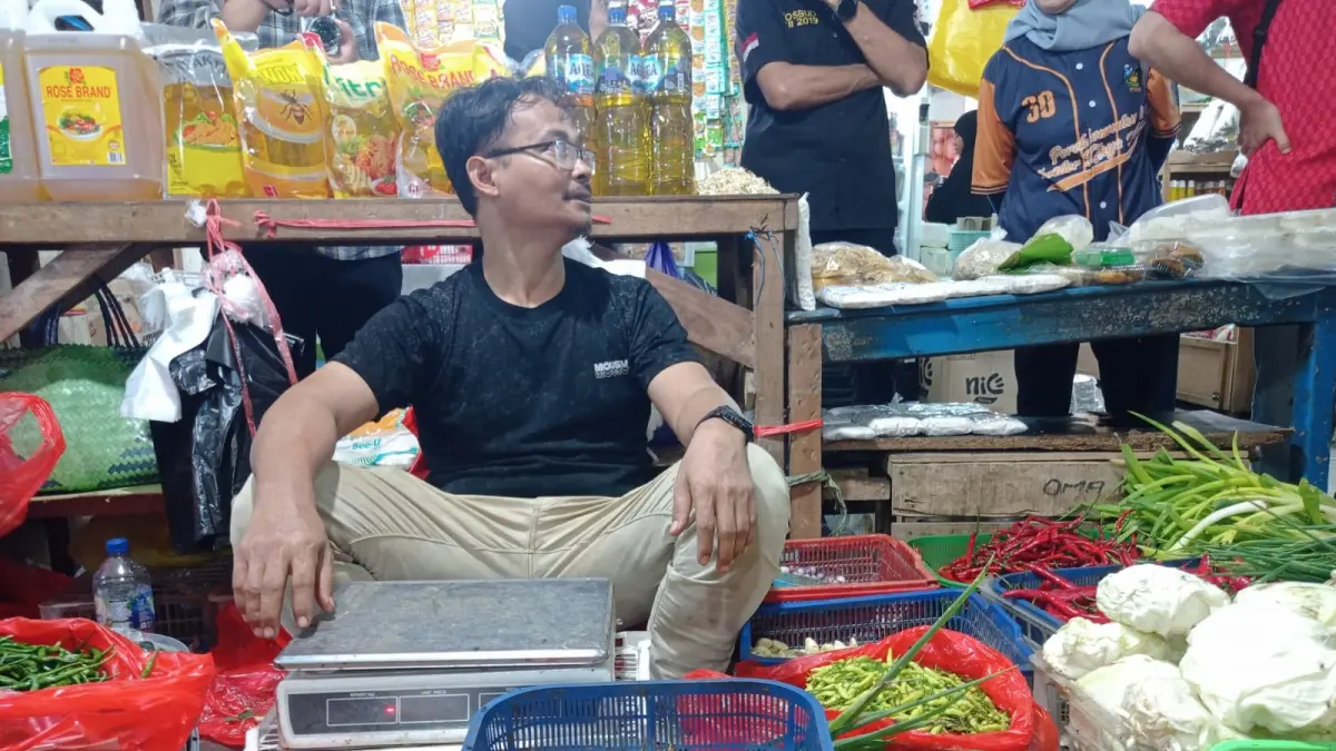 Harga cabai di Pasar Taman Rawa Indah, Bontang, mulai mengalami kenaikan menjelang Iduladha seiring meningkatnya permintaan dan fluktuasi pasokan. (ADIEL KUNDHARA/KALTIM POST)