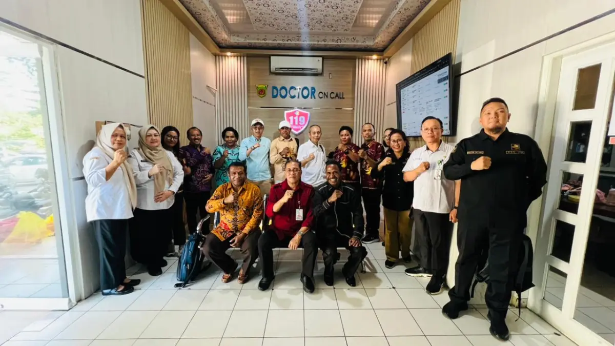 KERJA SAMA: Tim PSC 119 Samarinda bersama Dinkes Samarinda menyambut tim dari Dinas Kesehatan Papua Barat Daya, pada kunjungan Rabu (20/5).